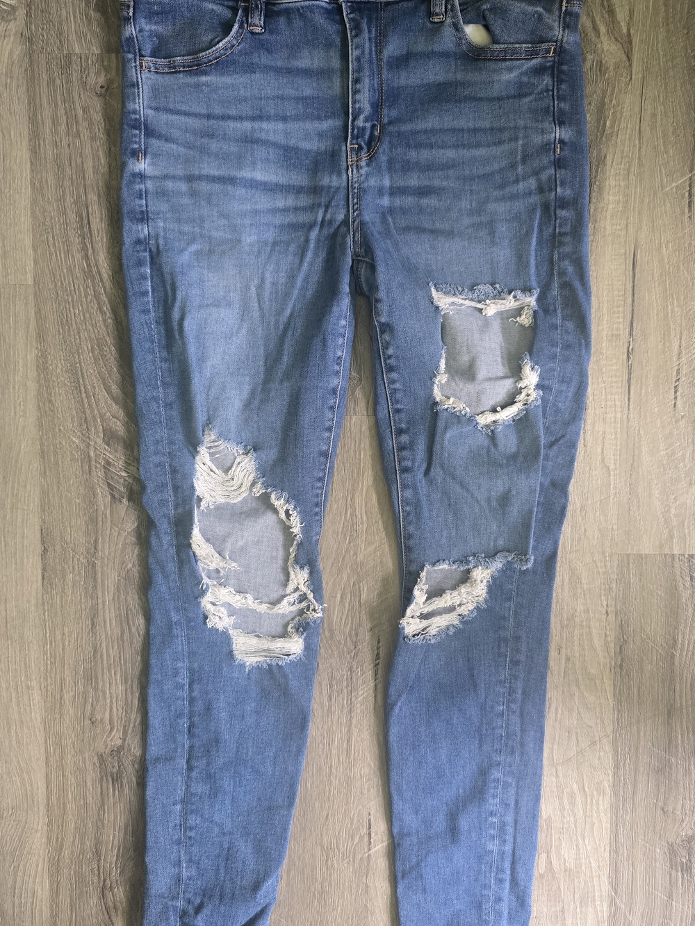 American Eagle Women's Distressed Skinny Jeans